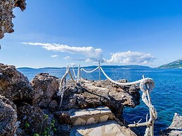 Villa Sea Edge - Three Bedroom Villa With Sea View