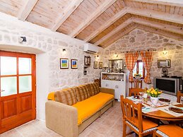 Holiday Home Kamenice - One Bedroom Holiday Home With Terrace