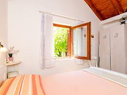 Holiday Home Kamenice - One Bedroom Holiday Home With Terrace