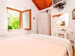 Holiday Home Kamenice - One Bedroom Holiday Home With Terrace