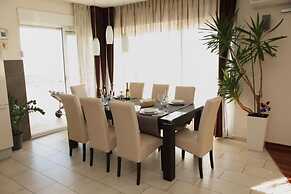 Apartment Toma - Comfort Two Bedroom Apartment With Terrace and Sea Vi