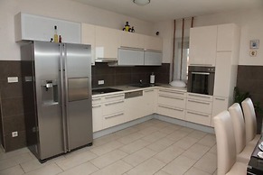 Apartment Toma - Comfort Two Bedroom Apartment With Terrace and Sea Vi