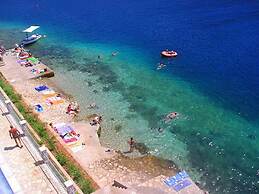 Apartments Tomasic - Two Bedroom Apartment With Terrace and Sea View