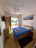 Apartments Vinko Mljet- One-bedroom Apartment With Terrace