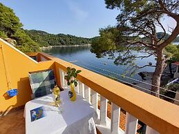 Apartments Vinko Mljet- One-bedroom Apartment With Terrace