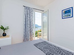 Apartment Konak - Two Bedroom Apartment With Balcony and Sea View