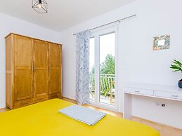 Apartment Konak - Two Bedroom Apartment With Balcony and Sea View