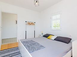 Apartment Konak - Two Bedroom Apartment With Balcony and Sea View