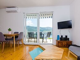 Apartment Konak - Two Bedroom Apartment With Balcony and Sea View