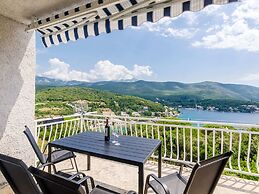 Apartment Konak - Two Bedroom Apartment With Balcony and Sea View