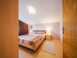 Lovely Apartment With Swimming Pool