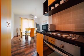 Lovely Apartment With Swimming Pool