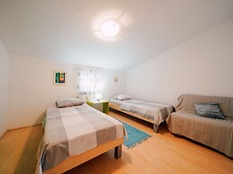 Lovely Apartment With Swimming Pool