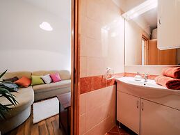 Lovely Apartment With Swimming Pool