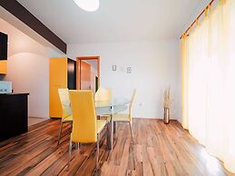 Lovely Apartment With Swimming Pool