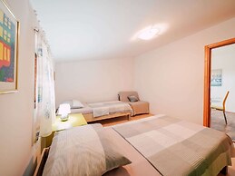 Lovely Apartment With Swimming Pool