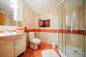Charming 2-bed Apartment