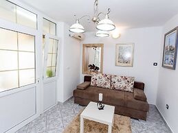 Apartments Tino- Two Bedroom Apartment With Balcony and Sea View