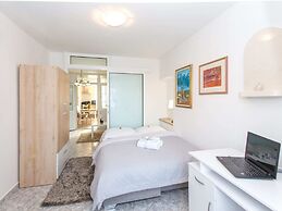 Apartments Tino- Two Bedroom Apartment With Balcony and Sea View