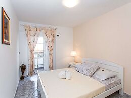 Apartments Tino- Two Bedroom Apartment With Balcony and Sea View