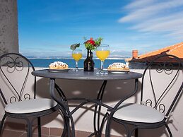 Apartments Tino- Two Bedroom Apartment With Balcony and Sea View