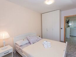 Apartments Tino- Two Bedroom Apartment With Balcony and Sea View