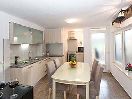 Apartments Tino- Two Bedroom Apartment With Balcony and Sea View