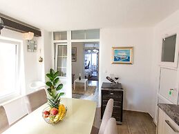 Apartments Tino- Two Bedroom Apartment With Balcony and Sea View