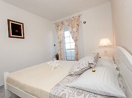 Apartments Tino- Two Bedroom Apartment With Balcony and Sea View