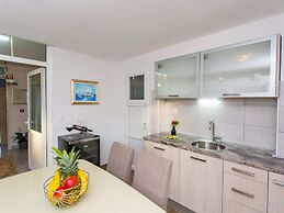 Apartments Tino- Two Bedroom Apartment With Balcony and Sea View