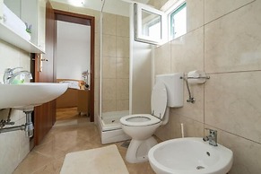 Apartment Marcela - Deluxe Two Bedroom Apartment With Terrace and Sea 