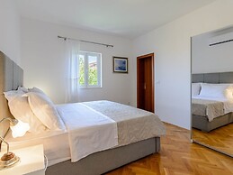 Apartment Marcela - Deluxe Two Bedroom Apartment With Terrace and Sea 