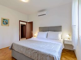 Apartment Marcela - Deluxe Two Bedroom Apartment With Terrace and Sea 