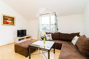 Apartments Nikola - Comfort One Bedroom Apartment With City View