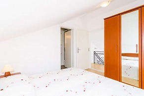 Apartments Nikola - Comfort One Bedroom Apartment With City View