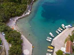 Apartments Vesela - Comfort One Bedroom Apartment With Balcony and Sea