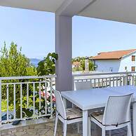 Apartments Vesela - Comfort One Bedroom Apartment With Balcony and Sea