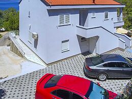 Apartments Vesela - Comfort One Bedroom Apartment With Balcony and Sea