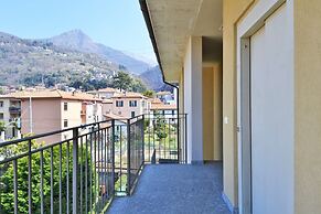 Apartment by Lake Como With Scenic Views