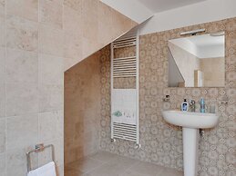 Belvilla by OYO Villa Intera 12 Pax