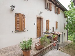 Sunny Apartment in Assisi With Garden and Terrace