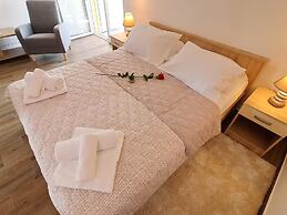 Fancy Apartments Dream - Comfort One Bedroom Apartment With Balcony an