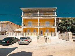 Fancy Apartments Dream - Comfort One Bedroom Apartment With Balcony an