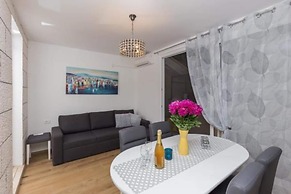 Apartment Hitri - One Bedroom Apartment With Terrace and Garden View