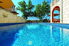 Villa Anka - Five-bedroom Villa With Terrace and Swimming Pool
