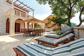 Villa Anka - Five-bedroom Villa With Terrace and Swimming Pool