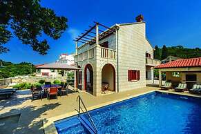 Villa Anka - Five-bedroom Villa With Terrace and Swimming Pool