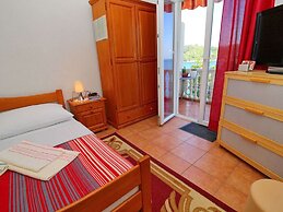 Apartments Filipovic - Comfort One-bedroom Apartment With Balcony and 
