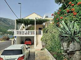 Apartment Cetinic - Two Bedroom Apartment With Terrace and Sea View