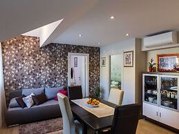 Apartment Cetinic - Two Bedroom Apartment With Terrace and Sea View